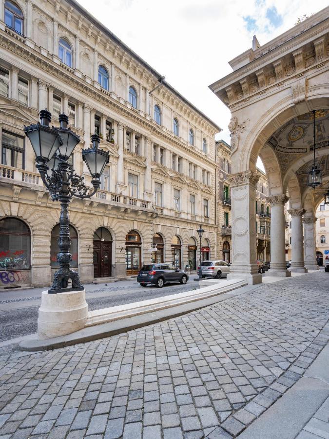Opera Luxury Apartment With Free Parking Budapest Ngoại thất bức ảnh